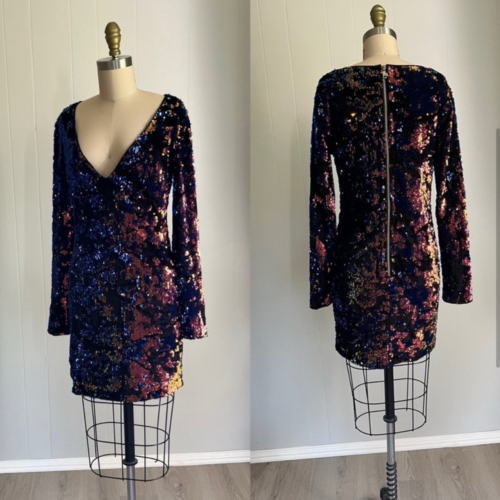 AKIRA Sequined Long Sleeve Mini Dress Medium Embellished Sparkly V Neck Glam